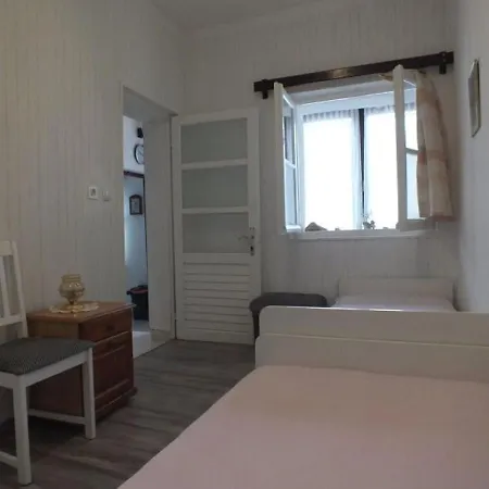Apartment First Row *