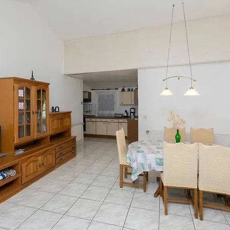 First Row Zavalatica