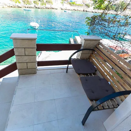 Apartment First Row *