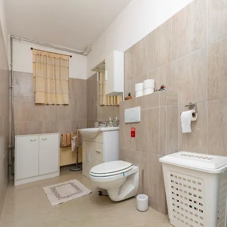 First Row Zavalatica