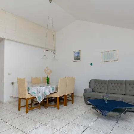Apartment First Row *