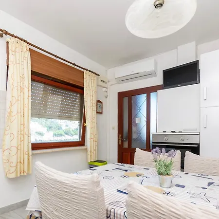 First Row Apartment *