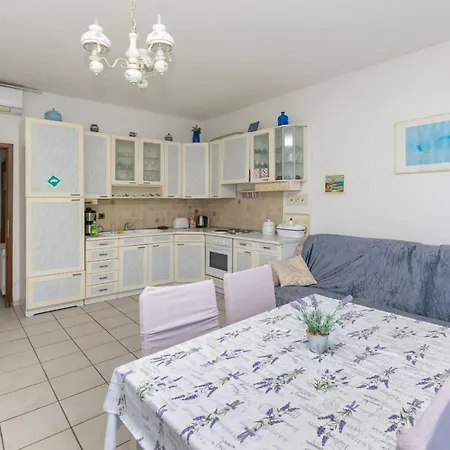 Apartament First Row Zavalatica