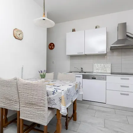 First Row Zavalatica