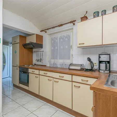 First Row * Zavalatica