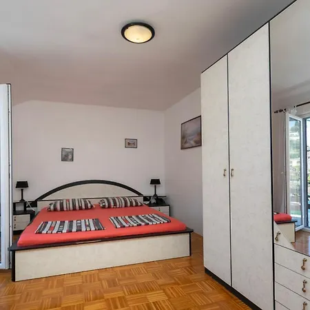 First Row Apartment Zavalatica