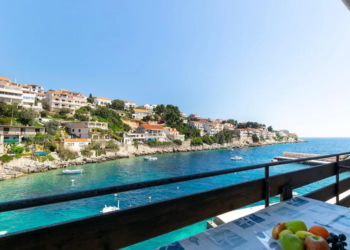 First Row زافالاتيكا