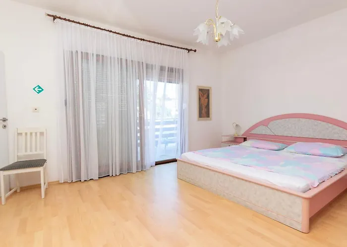 First Row * زافالاتيكا