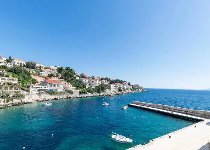 First Row زافالاتيكا