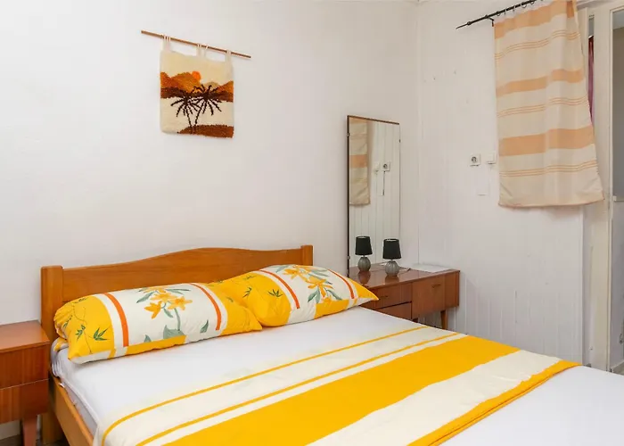 First Row زافالاتيكا