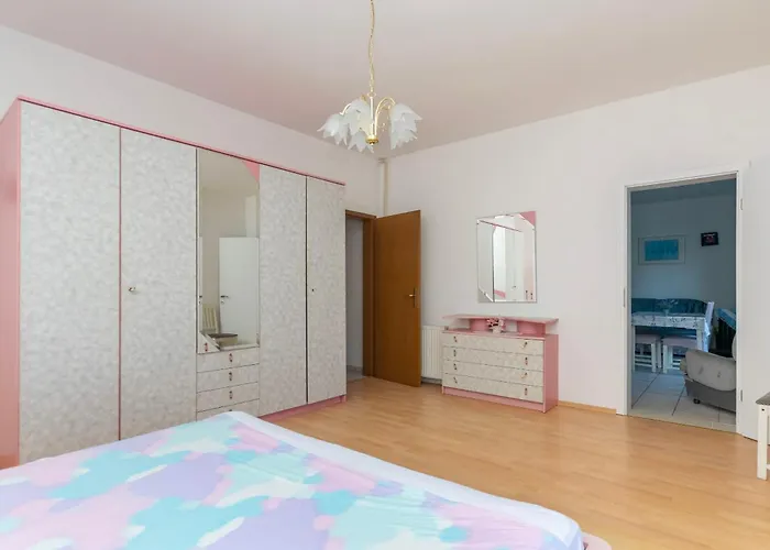 First Row * زافالاتيكا